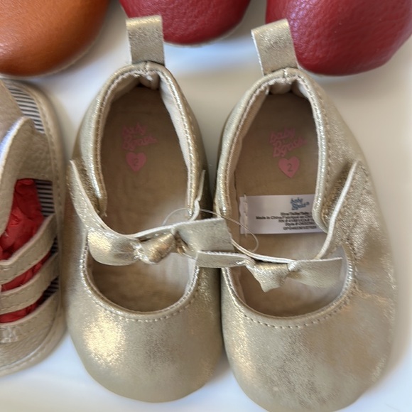 LOT of 4 pairs of baby shoes. EUC - Picture 4 of 6